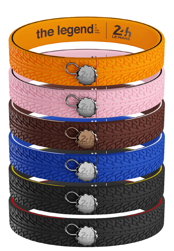 bracelets de couleurs empilés